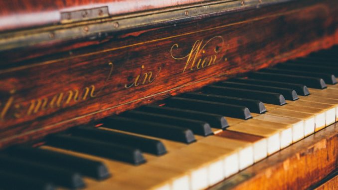 Kann man mit 60 noch Klavier spielen lernen?