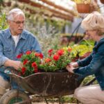 Rückenschonende Gartenarbeit für Senioren