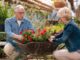 Rückenschonende Gartenarbeit für Senioren
