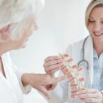 Osteoporose - Symptome, Therapie & Tipps für starke Knochen