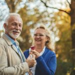 Alleinstehende Senioren unterwegs: wie Sie entspannt als Single reisen!