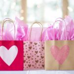 Diese Geschenke eignen sich, wenn die Kinder oder Enkel Verlobung feiern