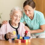 Studie zu Demenz: Mehr Wir-Gefühl, weniger Krankenhauseinweisungen