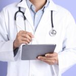 Lipödem im Alter: Herausforderungen und Lösungen
